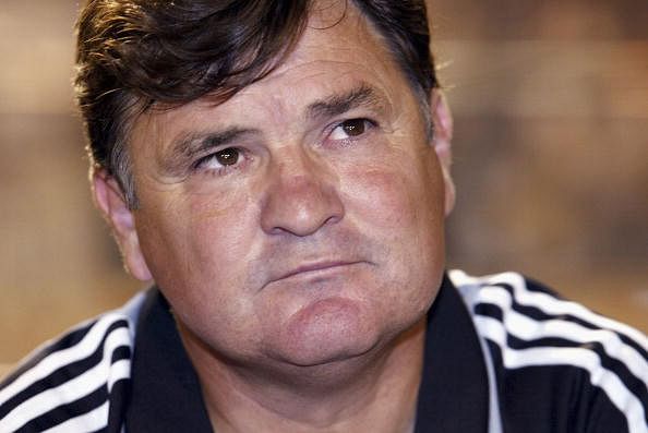 China to sack national coach Camacho: report