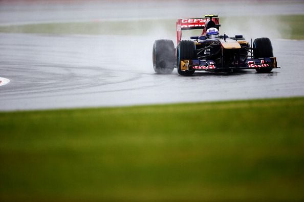 Ricciardo quickest in rain at Silverstone