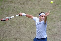 Tennis: Federer eases into Halle quarters on grass return