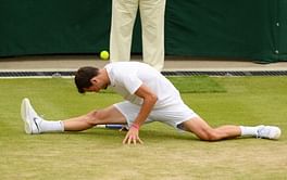 Angry Dimitrov in protest as Sharapova looks on