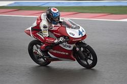 Oliveira puts Mahindra Racing on Moto3 pole