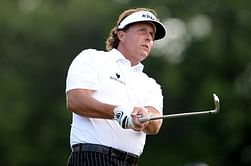 Grinding Mickelson grabs share of US Open lead