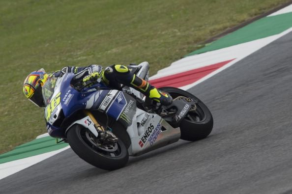 Rossi shines at heatwave-hit Catalunya