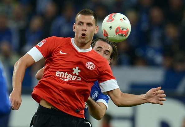Schalke sign Mainz striker Adam Szalai