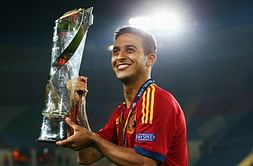 Giggs and de Gea urge Alcantara to join United