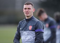 How do Arsenal solve the Thomas Vermaelen situation?