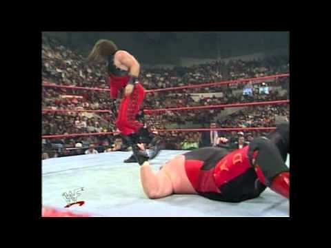 Video: Kane vs Vader - 'Mask vs Mask' match
