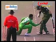 Video: Misbah helps Shakib get Afridi's wicket