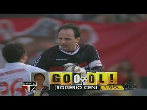 Video: Goalkeeper scores an amazing free-kick!