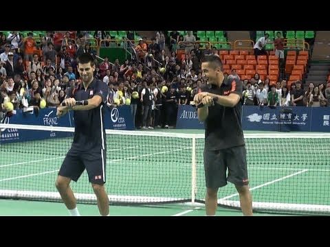 Video: Dancing tennis players
