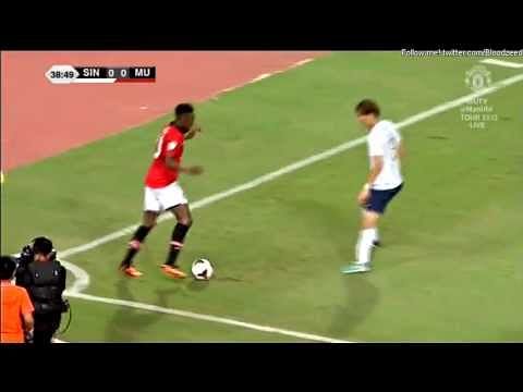 Video: Danny Welbeck's epic fail with the ball