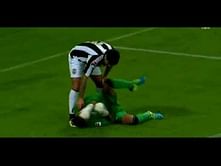 Video: Alan Sheehan kicks goalkeeper after scoring goal