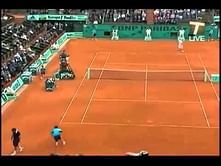 Video: Roger Federer misreads a shot