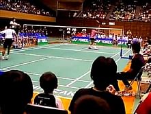 Video: Taufik Hidayat plays a trick shot against a kid