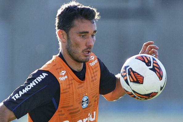 Gremio offload former Liverpool defender Aurelio