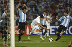 Arsenal targets - Suarez vs Higuain: International stats give nod to Higuain