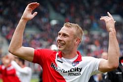 Ajax sign Utrecht defender Van der Hoorn