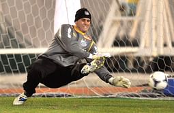 Santos okays Napoli deal for Brazil goalkeeper Rafael