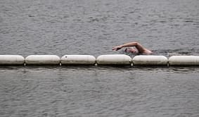 Women's bid to swim across Lake Ontario abandoned