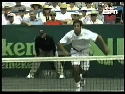 Video: Pete Sampras 'slam dunks'
