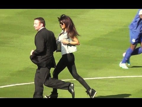 Video: Priyanka Chopra does the coin flip for Real Madrid - Everton match