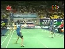 Video:Funny badminton shot in Vietnam Open 2012