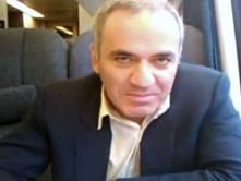 Video: Legendary chess tutor, exciting young pupil - Kasparov on coaching Carlsen (2009)