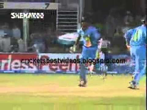 Video: Lakshmipathy Balaji first hits Shoaib Akhtar for a massive six and then breaks his bat