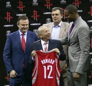 Dwight Howard (R) poses with Houston Rockets owner Les Alexander (2L), Houston Rockets general manager Daryl Morey (L) and Houston Rockets head coach Kevin McHale after being introduced as the newest Houston Rockets at Toyota Center on July 13, 2013 in Houston, Texas. (Getty Images)