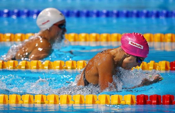 Efimova stuns Pedersen to win 200m breast-stroke gold
