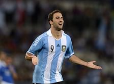 Gonzalo Higuain receives stitches on his face