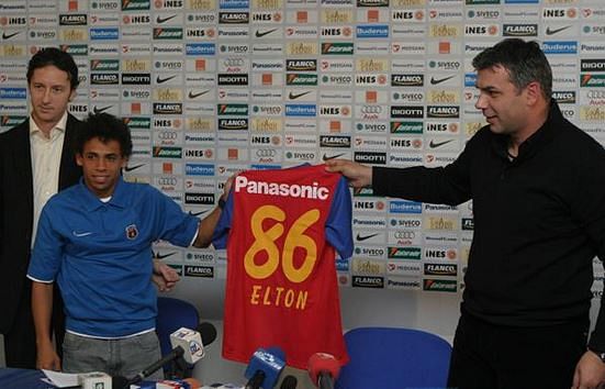 Elton being unveiled by Steaua Bucuresti