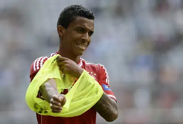 Luiz Gustavo signs for Bundesliga side Wolfsburg