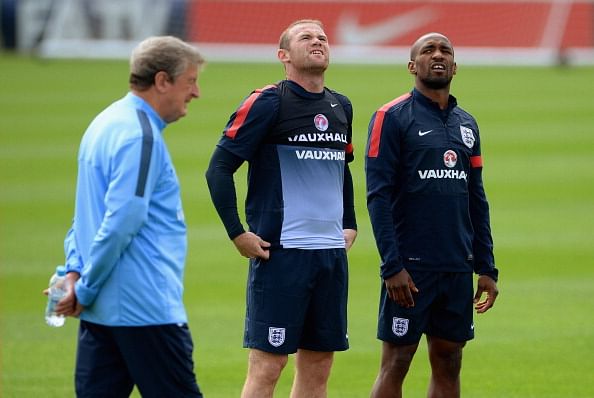 Gary Neville: Manchester United would be 'mad' to sell Wayne Rooney