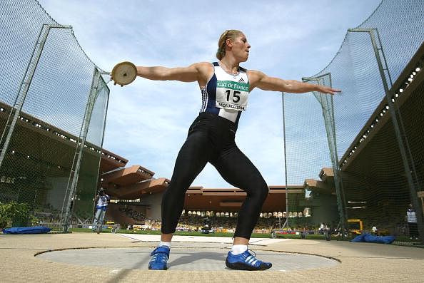 Cechlova receives 2004 Olympic bronze