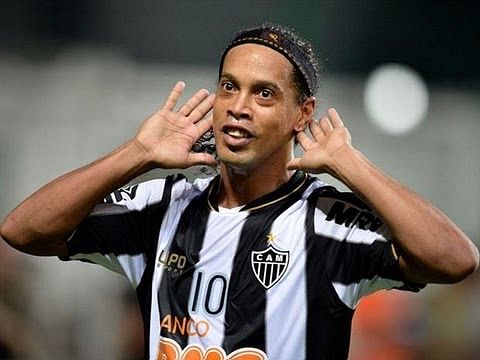 Video: Ronaldinho scores two stunning free-kicks in single match