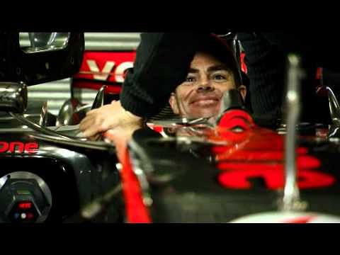 Video: Jenson Button and Craig Lowndes swap cars in Bathurst