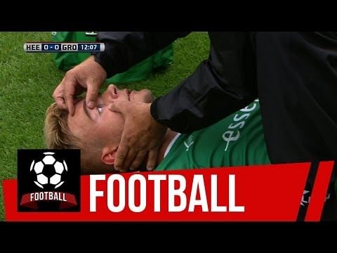 Video - Eredivisie: Player faints after being sent off