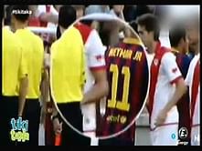 Video: Messi and Raul Baena failing to shake hands before the match