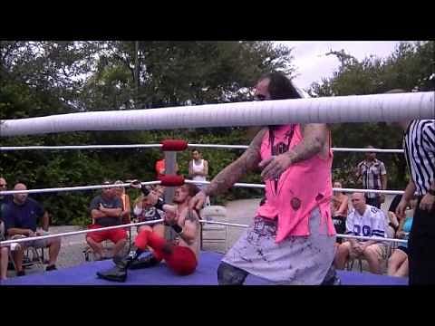 Video: Jake 'The Snake' Roberts' first wrestling match since 2011
