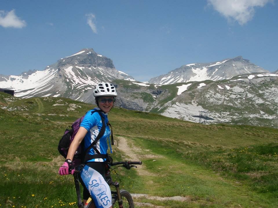 British female downhill online mountain bikers