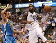 O.J. Mayo (32) makes a pass