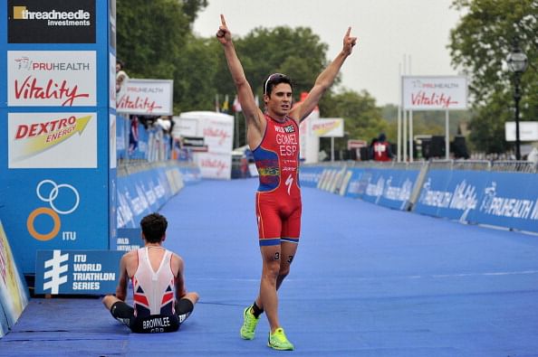 Javier Gomez (R) of Spain out sprints Jonathan Brownlee of Great Britain to win the Elite Men&#039;s PruHealth World Triathlon Grand Final London and the ITU World Championships Series at Hyde Park on September 15, 2013 in London, England.  (Getty Images)