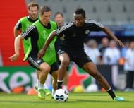 John Obi Mikel is challenged by Fernando Torres during a training session prior to the UEFA Super Cup match between FC Bayern Munich and Chelsea at Stadion Eden on August 29, 2013 in Prague, Czech Republic. (Getty Images)