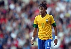 Neymar hits back at jibe from Australia striker