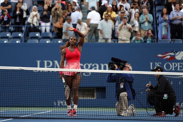 Serena Williams, Li Na into second round at China Open