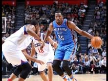 Video: Kevin Durant posts a Double-Double in Manchester!