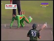 Video: Funny dismissal of Shahid Afridi