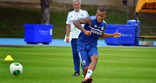 Name the Chelsea starting eleven today - Luiz at left back?