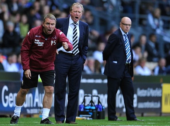 Steve McClaren (R) and first team coach Paul Simpson give instructions during the Sky Bet Championship match between Derby County and Leeds United at Pride Park Stadium on October 05, 2013 in Derby, England. (Getty Images)